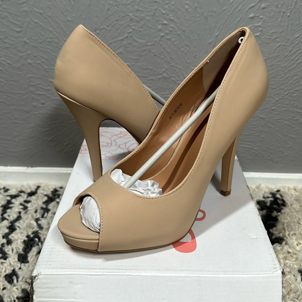 Brand New In Box - JG Lois Nude Peep Toe Heel Women's Size 9